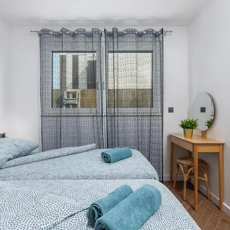 Barbara, 300m From The Sea * פורץ